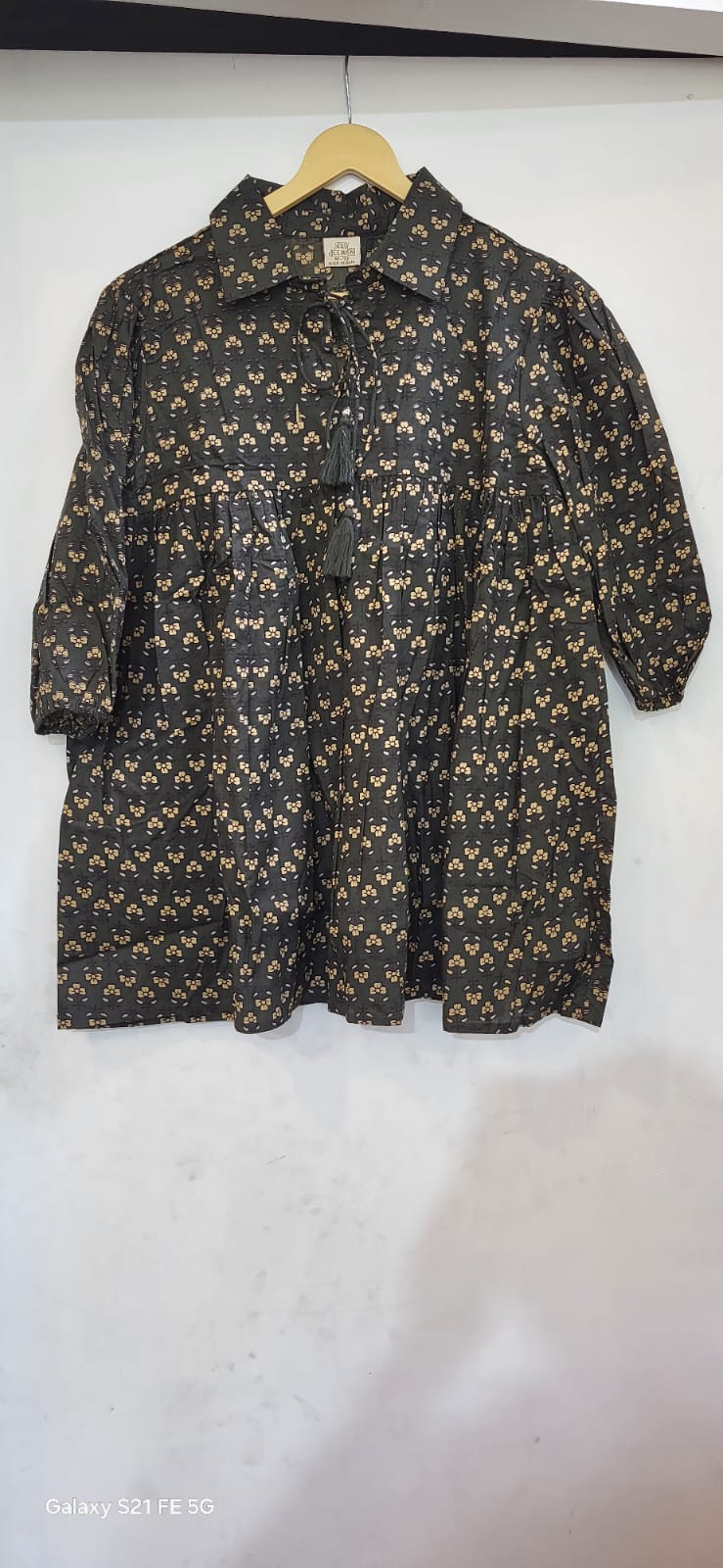 Short Kurtas for Effortless Style-https://i-media.vyaparify.com/vcards/products/40214/Short-Kurtas-for-Effortless-Style.jpg Image