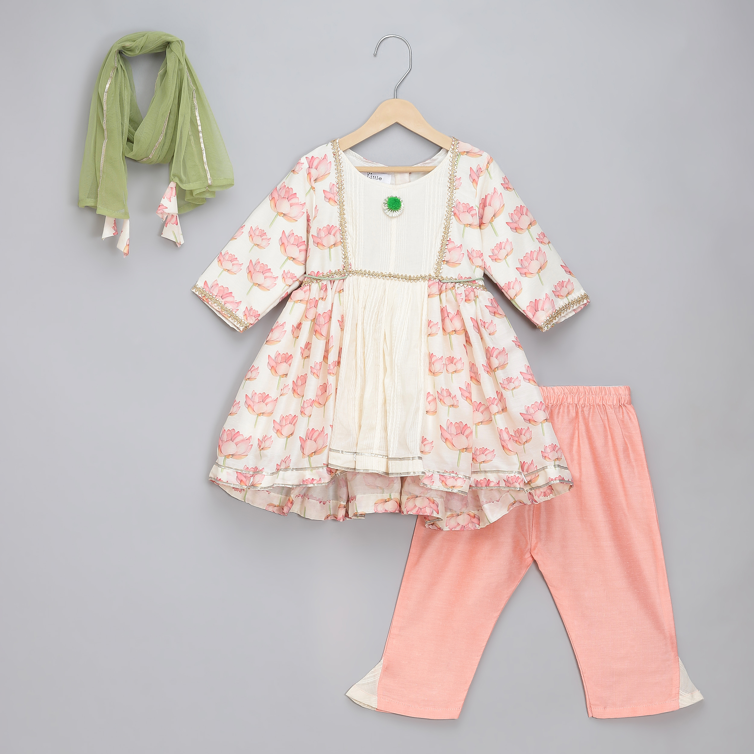 Offwhite Peach Lotus print kurta  set-https://i-media.vyaparify.com/vcards/products/40645/1.jpg Image