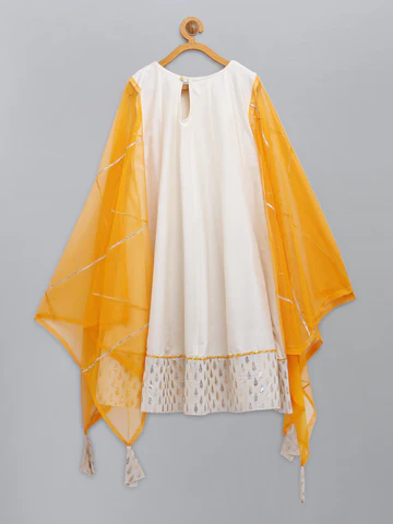 Summer Essentials: Top Picks for the Season-https://i-media.vyaparify.com/vcards/products/40738/IMG_0061.png Image