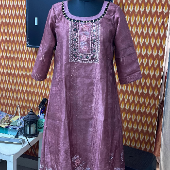 Ethnic Wear Kurti-https://i-media.vyaparify.com/vcards/products/41194/product_1714898333.png Image