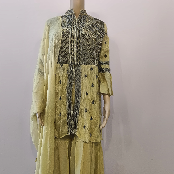 Crop top-https://i-media.vyaparify.com/vcards/products/41361/product_1714991065.png Image