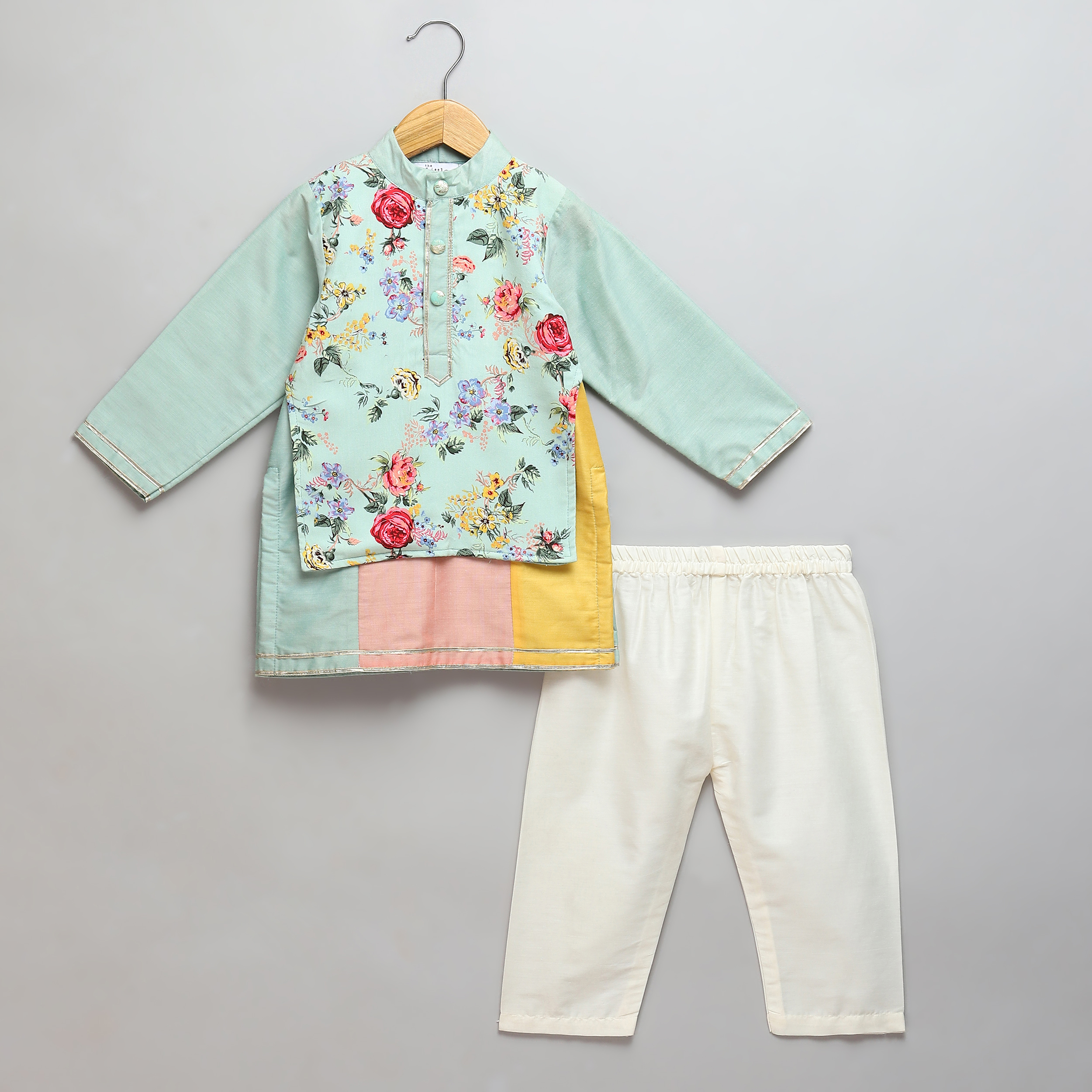 Green Multicolor kurta pyjama set with attached print panel-https://i-media.vyaparify.com/vcards/products/41610/1.jpg Image