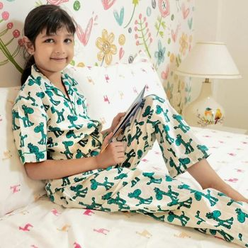 Gelly Giraffe Night Suit Set-https://i-media.vyaparify.com/vcards/products/45516/product_1717238475.png Image