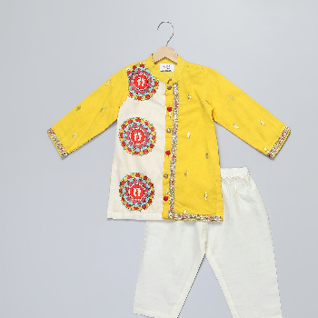 Yellow Laxmi feet Kurta Pyjama set-https://i-media.vyaparify.com/vcards/products/47010/product_1718024910.png Image