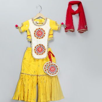 Laxmi feet printed blouse sharara set-https://i-media.vyaparify.com/vcards/products/47015/product_1718025215.png Image