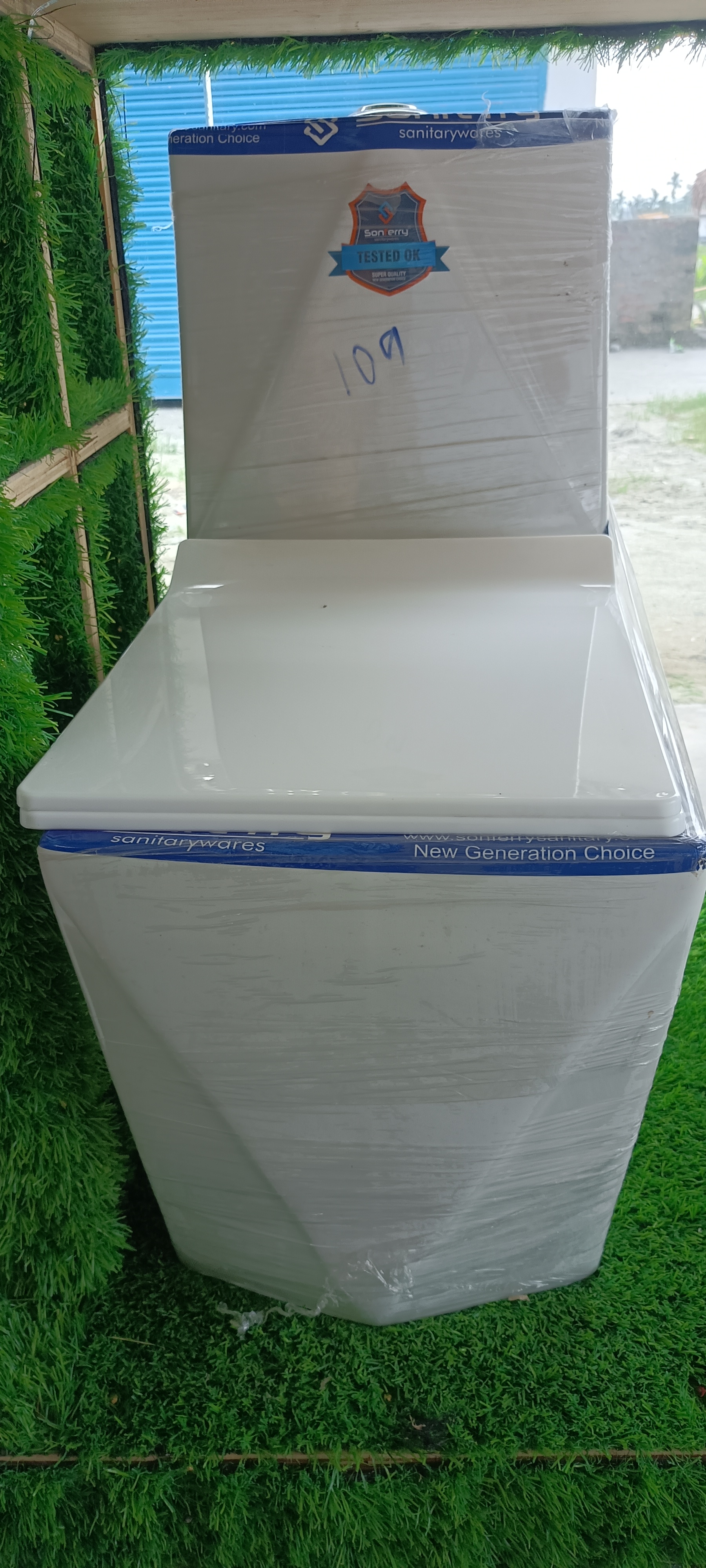 elegant diamond shape toilet 109-https://i-media.vyaparify.com/vcards/products/47123/IMG20240610095306.jpg Image