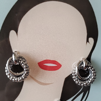 Silver Plated Interlocking Circle Western Drop Earring-https://i-media.vyaparify.com/vcards/products/47130/product_1718083750.png Image