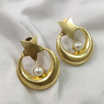 Star theme brass earring with pearl-https://i-media.vyaparify.com/vcards/products/48204/product_1718683984.png Image