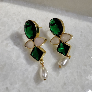 Green Stone Earring with Pearl-https://i-media.vyaparify.com/vcards/products/48327/product_1718715262.png Image
