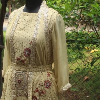 Women Party wear-https://i-media.vyaparify.com/vcards/products/48896/product_1718895629.png Image