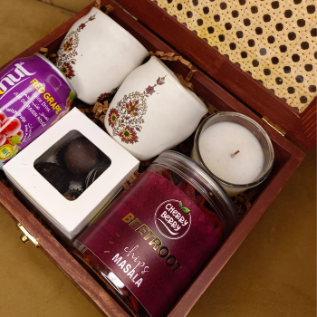 Gift Hamper-https://i-media.vyaparify.com/vcards/products/48963/product_1718981398.png Image