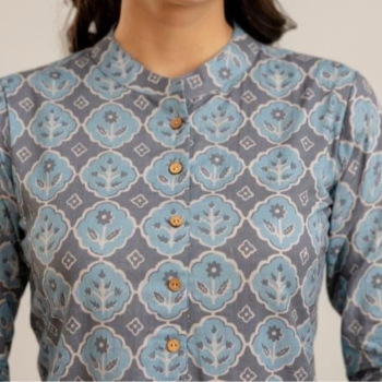 Short kurti-https://i-media.vyaparify.com/vcards/products/51753/product_1720093661.png Image