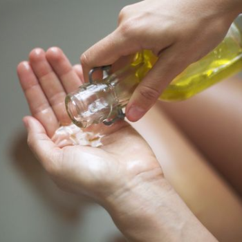 Sesame (Til) Oil Massage-https://i-media.vyaparify.com/vcards/products/52454/product_1720520296.png Image