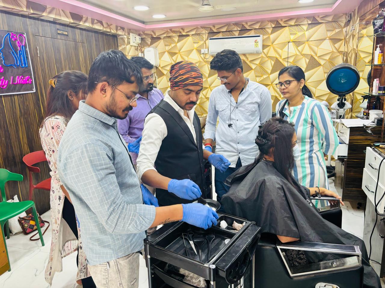 The Beauty Barn Academy-https://i-media.vyaparify.com/vcards/products/52961/Academy-.jpg Image