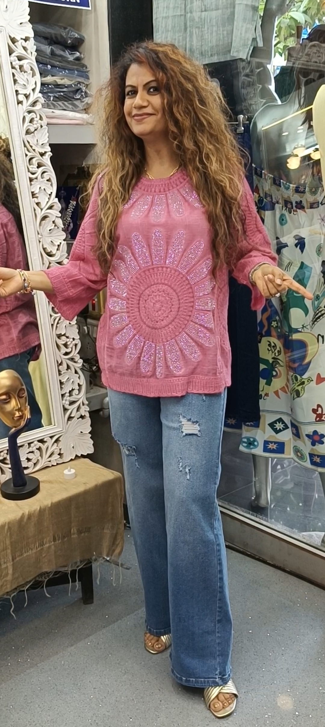 Cutwork top with shimmer-https://i-media.vyaparify.com/vcards/products/54735/1000215751.jpg Image