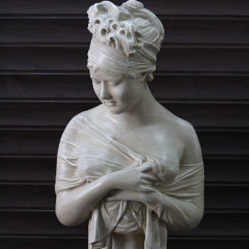Vianna Lady Sculpture-https://i-media.vyaparify.com/vcards/products/54825/product_1721470138.png Image