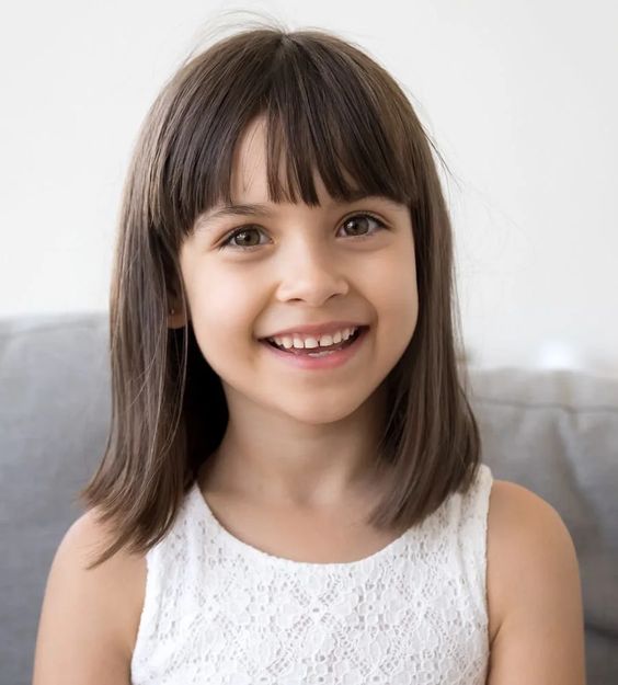 Kids - Girls Haircut-https://i-media.vyaparify.com/vcards/products/60557/girl-ccut.jpg Image