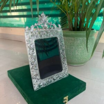 Antique photo frame with velvet gift box-https://i-media.vyaparify.com/vcards/products/62385/product_1725523941.png Image