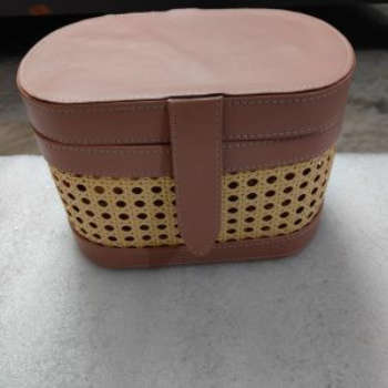 Leather basket 07-https://i-media.vyaparify.com/vcards/products/62566/product_1725533064.png Image