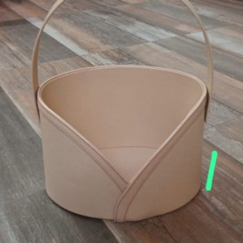 Leather basket 06-https://i-media.vyaparify.com/vcards/products/62567/product_1725533163.png Image