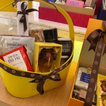 Corporate gift set 01-https://i-media.vyaparify.com/vcards/products/62569/product_1725533276.png Image