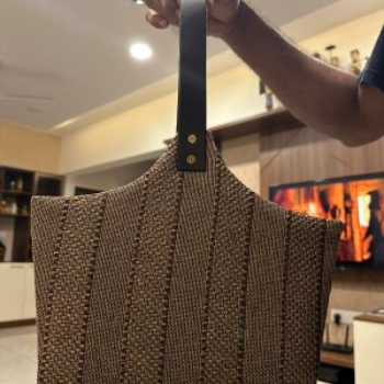 Leather basket 04-https://i-media.vyaparify.com/vcards/products/62573/product_1725533481.png Image