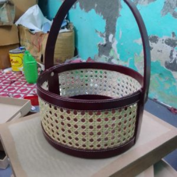 Leather basket 01-https://i-media.vyaparify.com/vcards/products/62576/product_1725533576.png Image