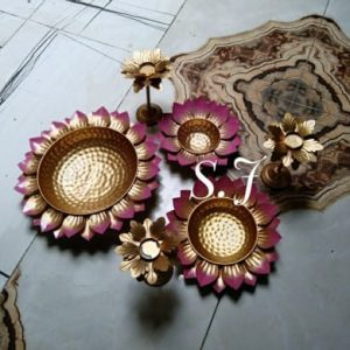 Urli 16-https://i-media.vyaparify.com/vcards/products/62627/product_1725536309.png Image