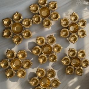 7 inch diya-https://i-media.vyaparify.com/vcards/products/62648/product_1725537237.png Image