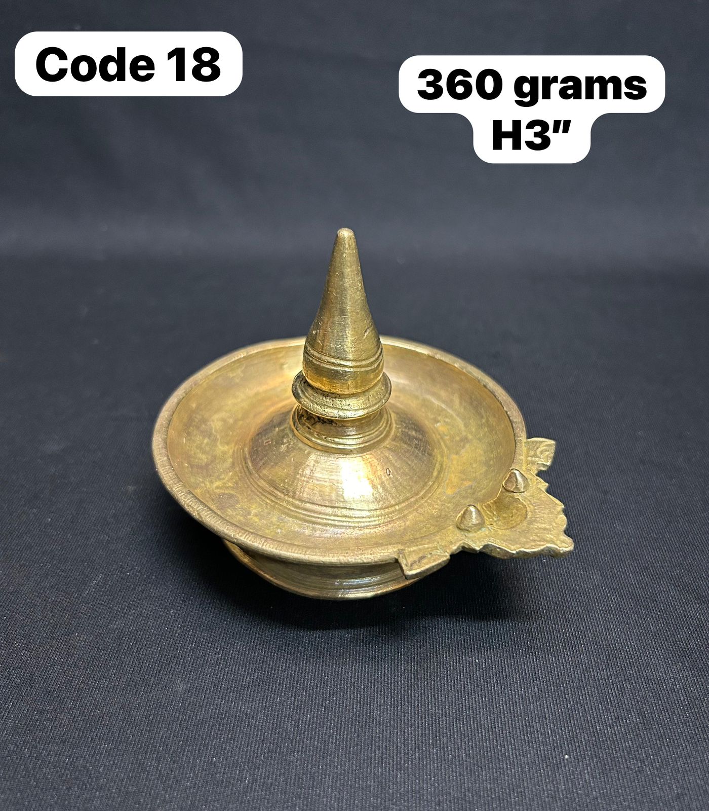 Panchaloha handcrafted lamp-https://i-media.vyaparify.com/vcards/products/69376/971c2103-4914-4067-bbe2-6e5a04ffb670.jpg Image