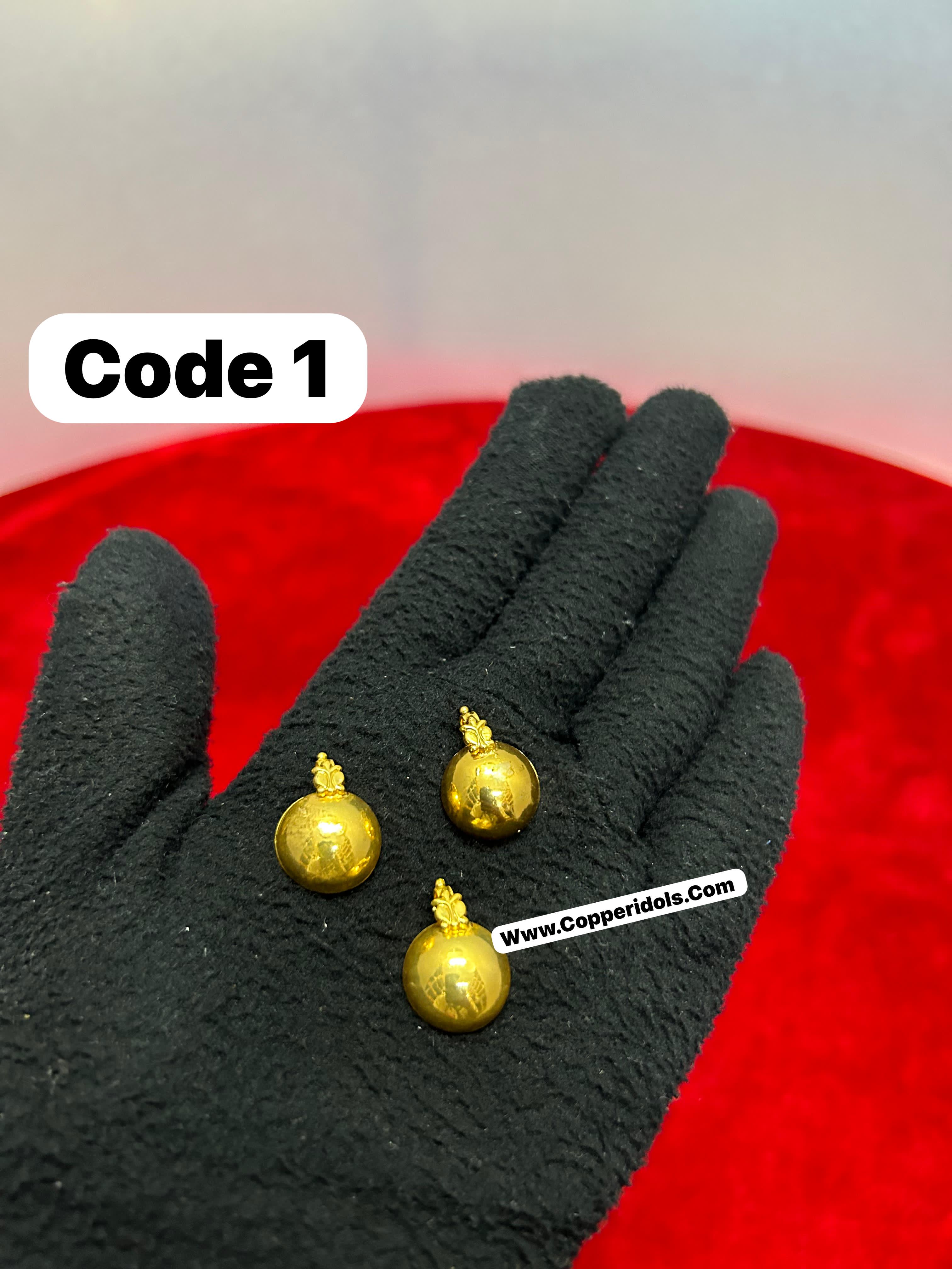 Panchaloha made gold polished Bottu thali , ginni bottu (set of 2)-https://i-media.vyaparify.com/vcards/products/69712/24adb184-641f-4a59-8821-cefdce58bea5.jpg Image