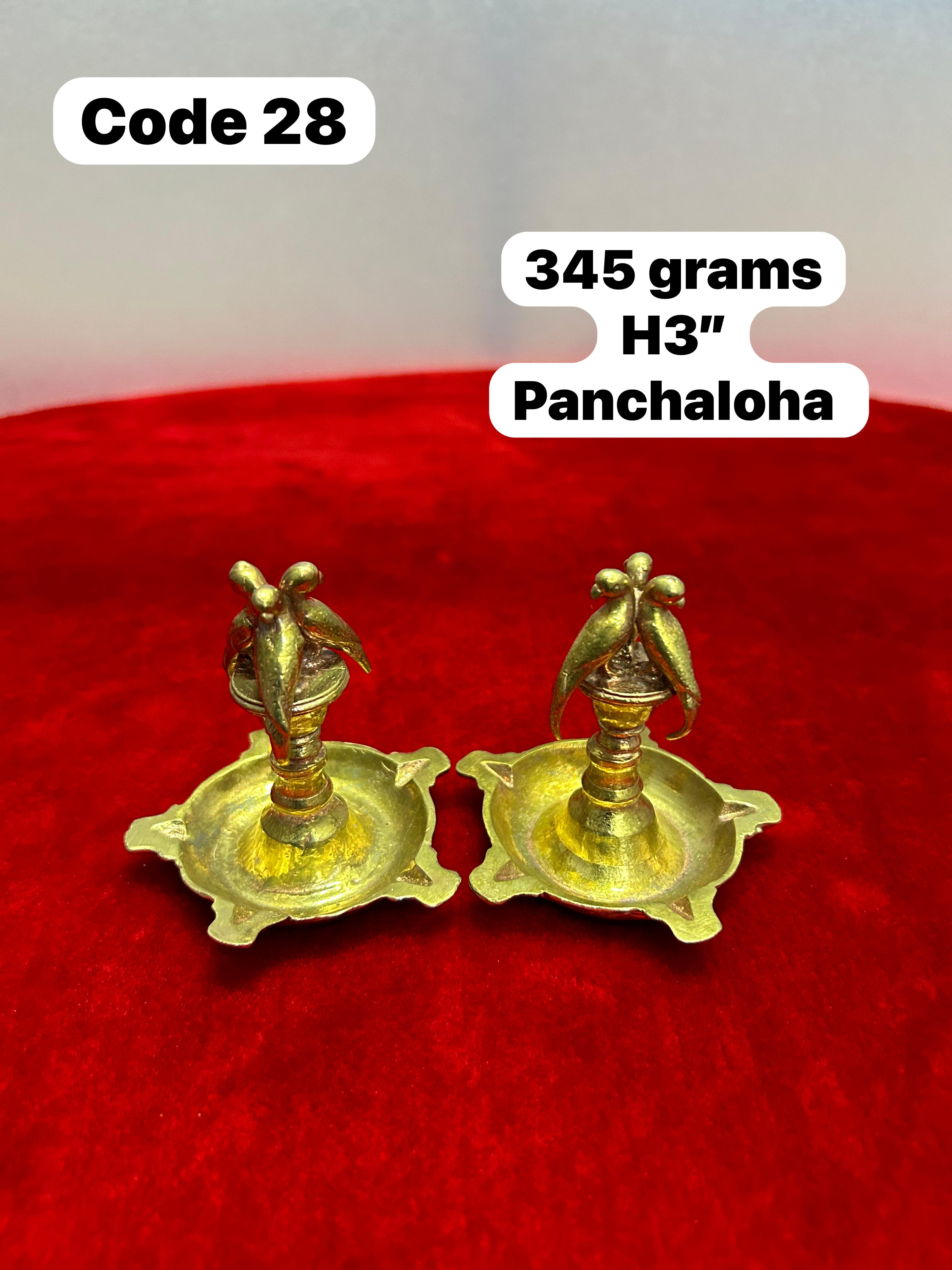 Panchaloha made lamps/ parrot lamps-https://i-media.vyaparify.com/vcards/products/69920/84928f62-903a-4337-949e-22076ff9420f.jpg Image