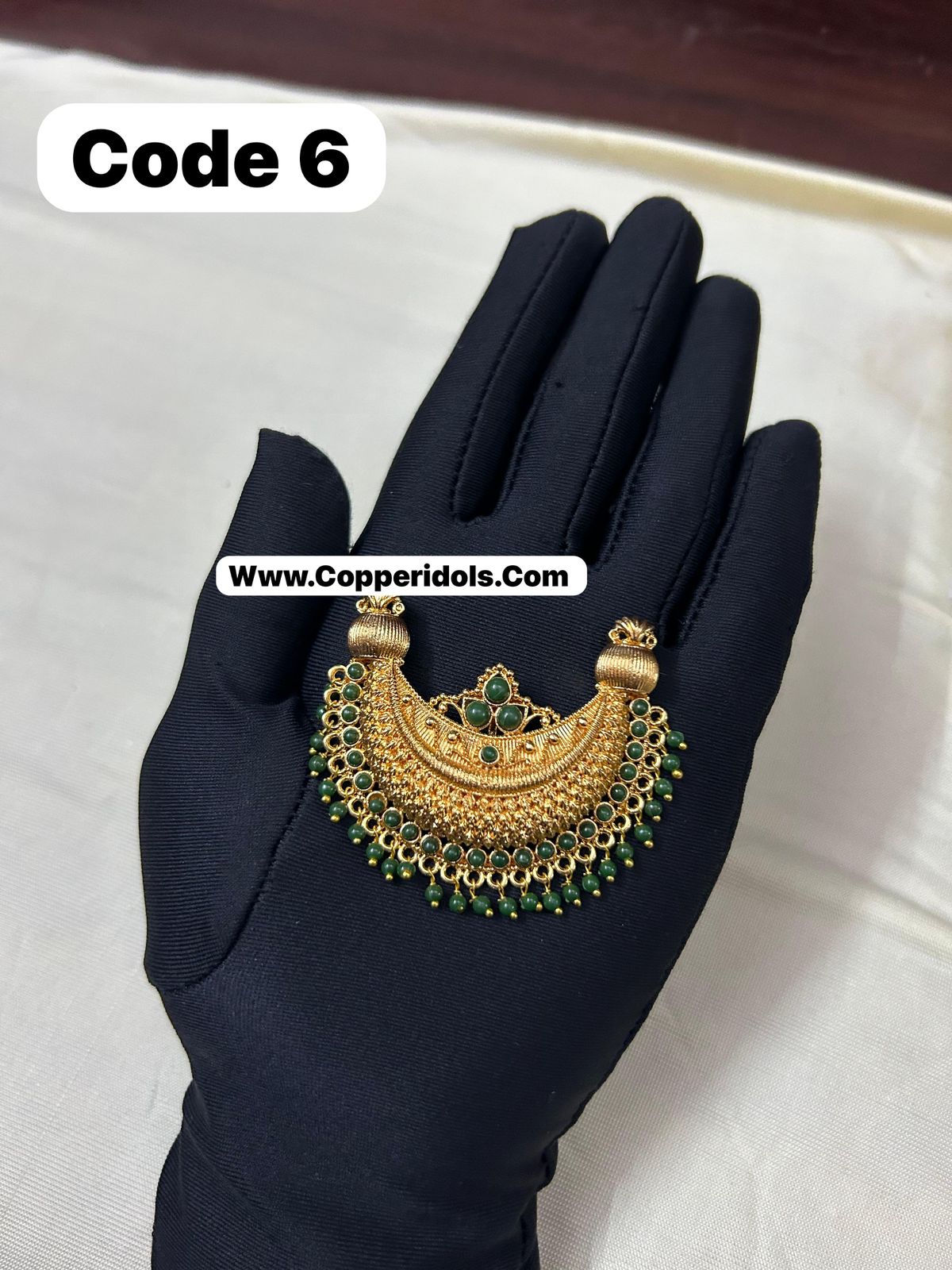 Panchaloha made gold polished green stones pendant-https://i-media.vyaparify.com/vcards/products/70326/0d13d22c-6826-4a96-b7a0-4cb138bd1033.jpg Image
