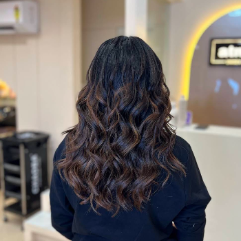 Hair Highlight Services-https://i-media.vyaparify.com/vcards/products/72934/product_1728174441.png Image