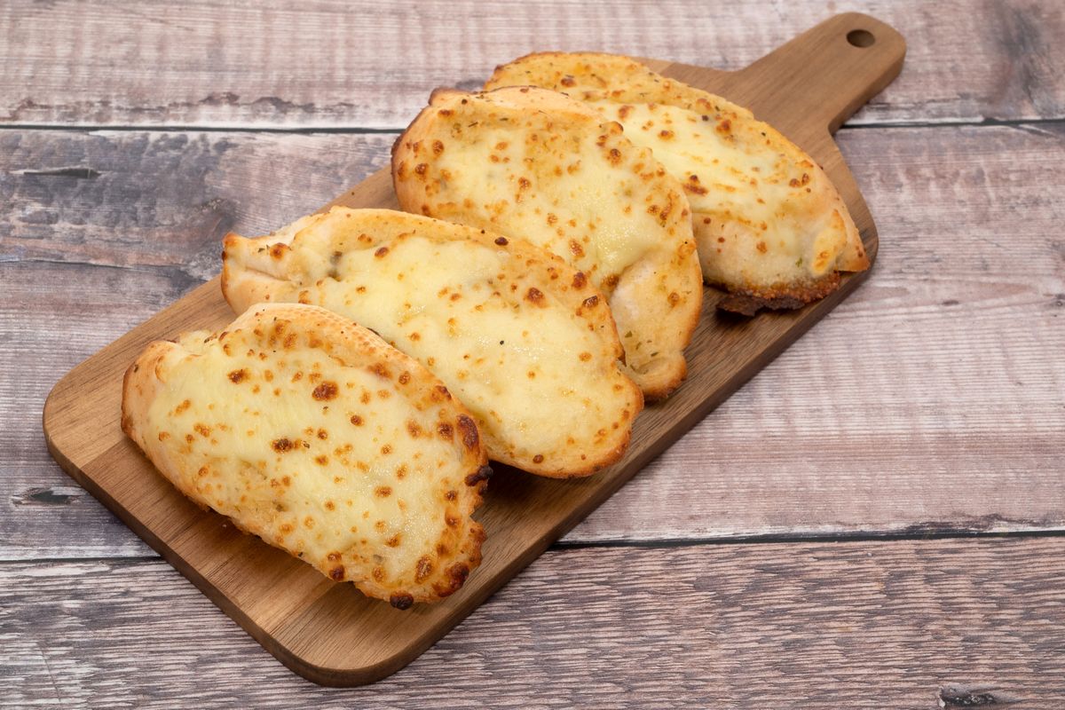 Chef's special-Cheese Butter Garlic Bread-https://i-media.vyaparify.com/vcards/products/8737/garlic.jpg Image