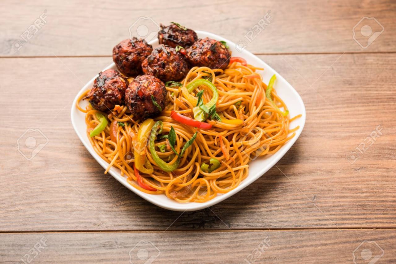 Noodles with Manchurian The Curry Crust इन्दौर, मध्य प्रदेश 452001, भारत