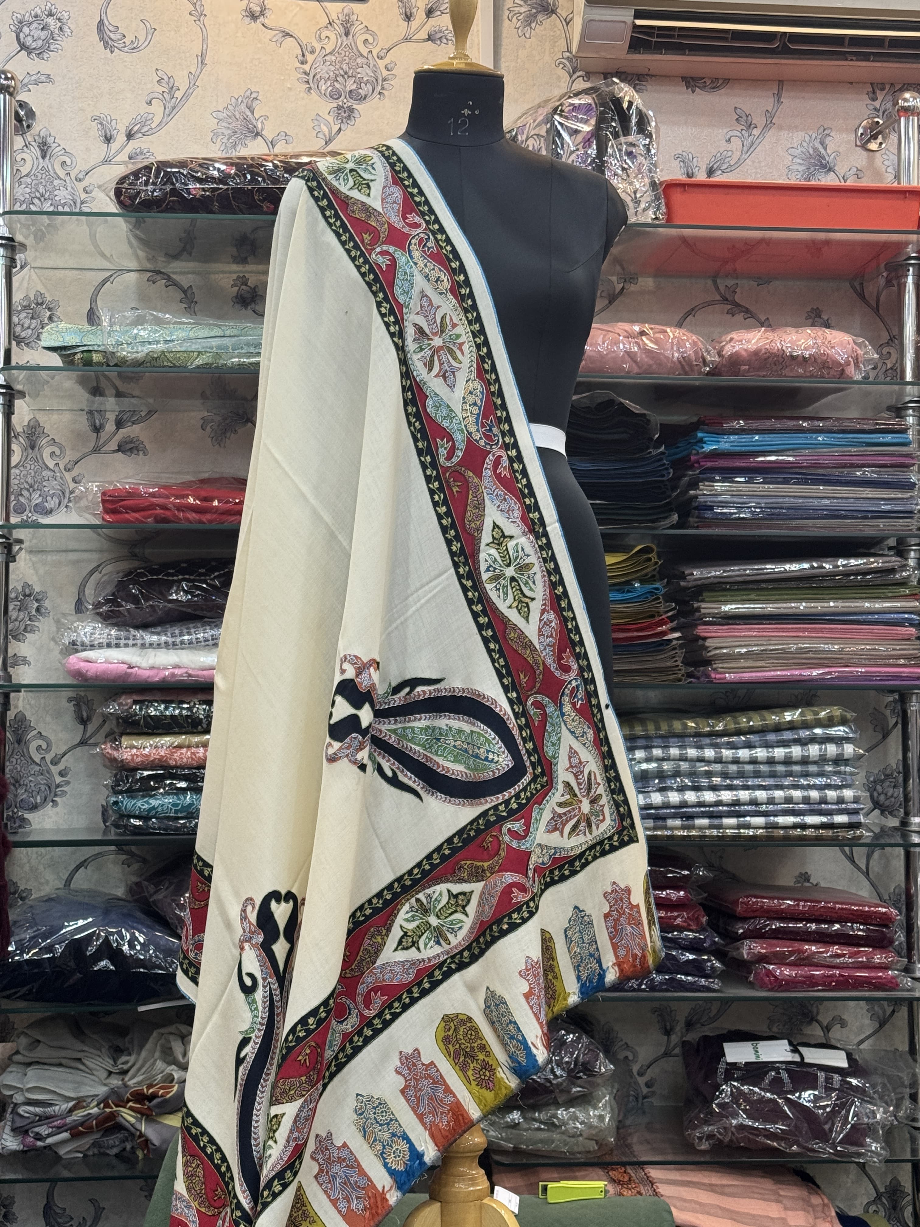 SHAWL 100/200 CM IN SIZE-https://i-media.vyaparify.com/vcards/products/92142/f1b0bf52a7964a1d991e9fe8444ec397.jpg Image