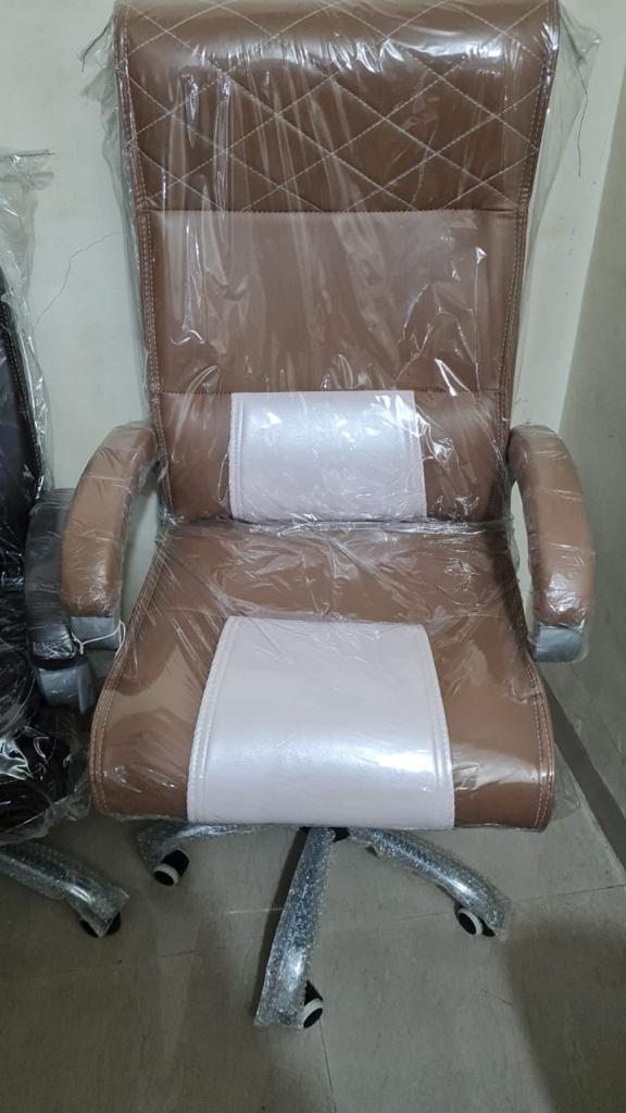Office chair-https://i-media.vyaparify.com/vcards/products/9350/office-chair.jpg Image