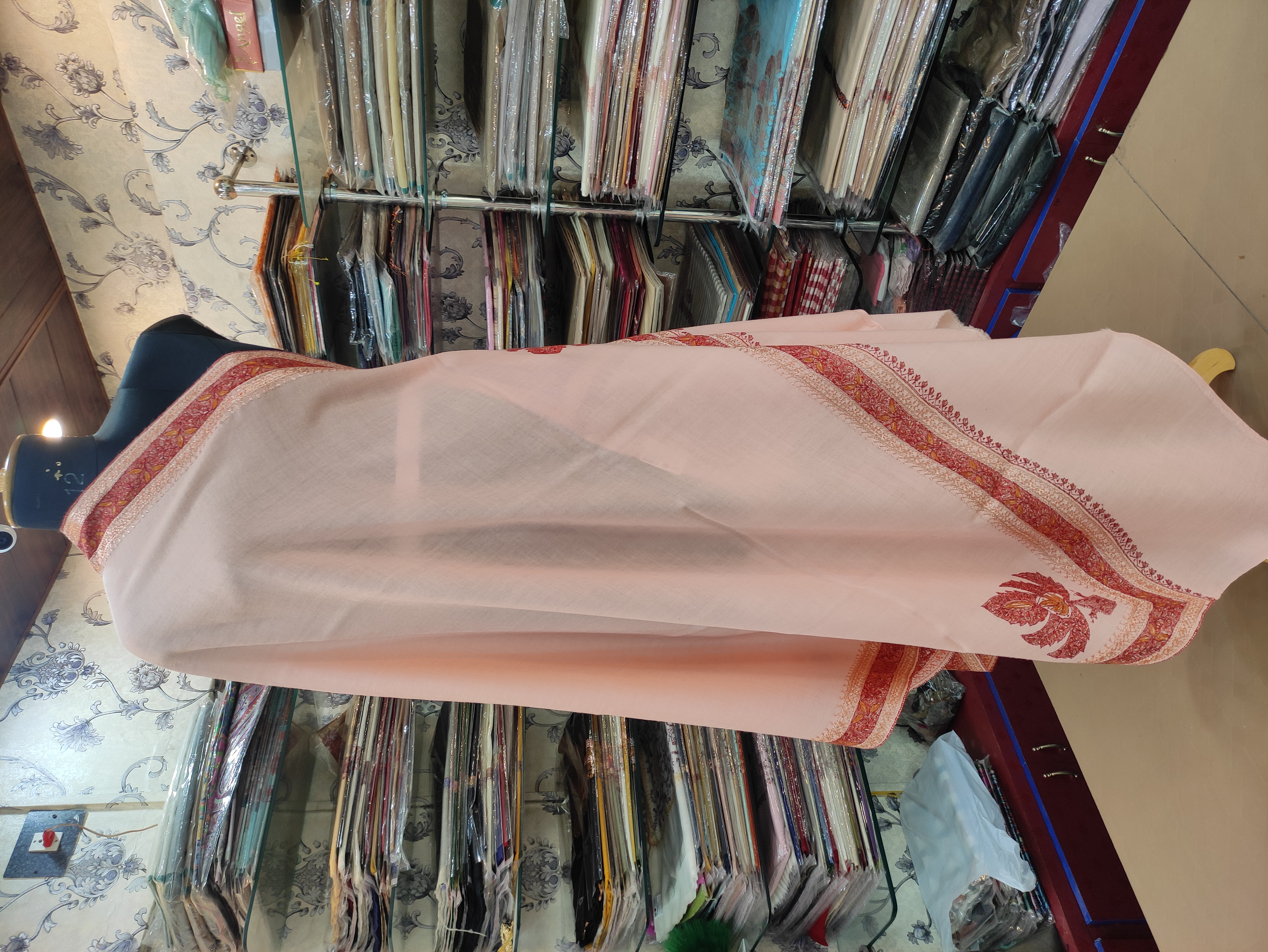 SEMI PASHMINA SHAWL IN HAND-https://i-media.vyaparify.com/vcards/products/94528/IMG_20241130_164441.jpg Image