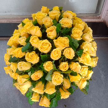 100 yellow roses in a basket-https://i-media.vyaparify.com/vcards/products/95452/product_1733341704.png Image