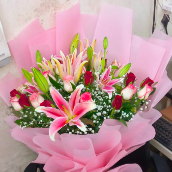 4 stems of pink Oriental lilies-https://i-media.vyaparify.com/vcards/products/95456/product_1733342111.png Image