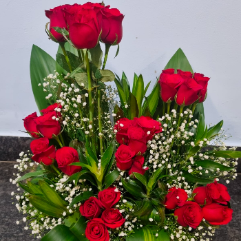48 red roses designer arrangement in a basket-https://i-media.vyaparify.com/vcards/products/95458/product_1733342575.png Image