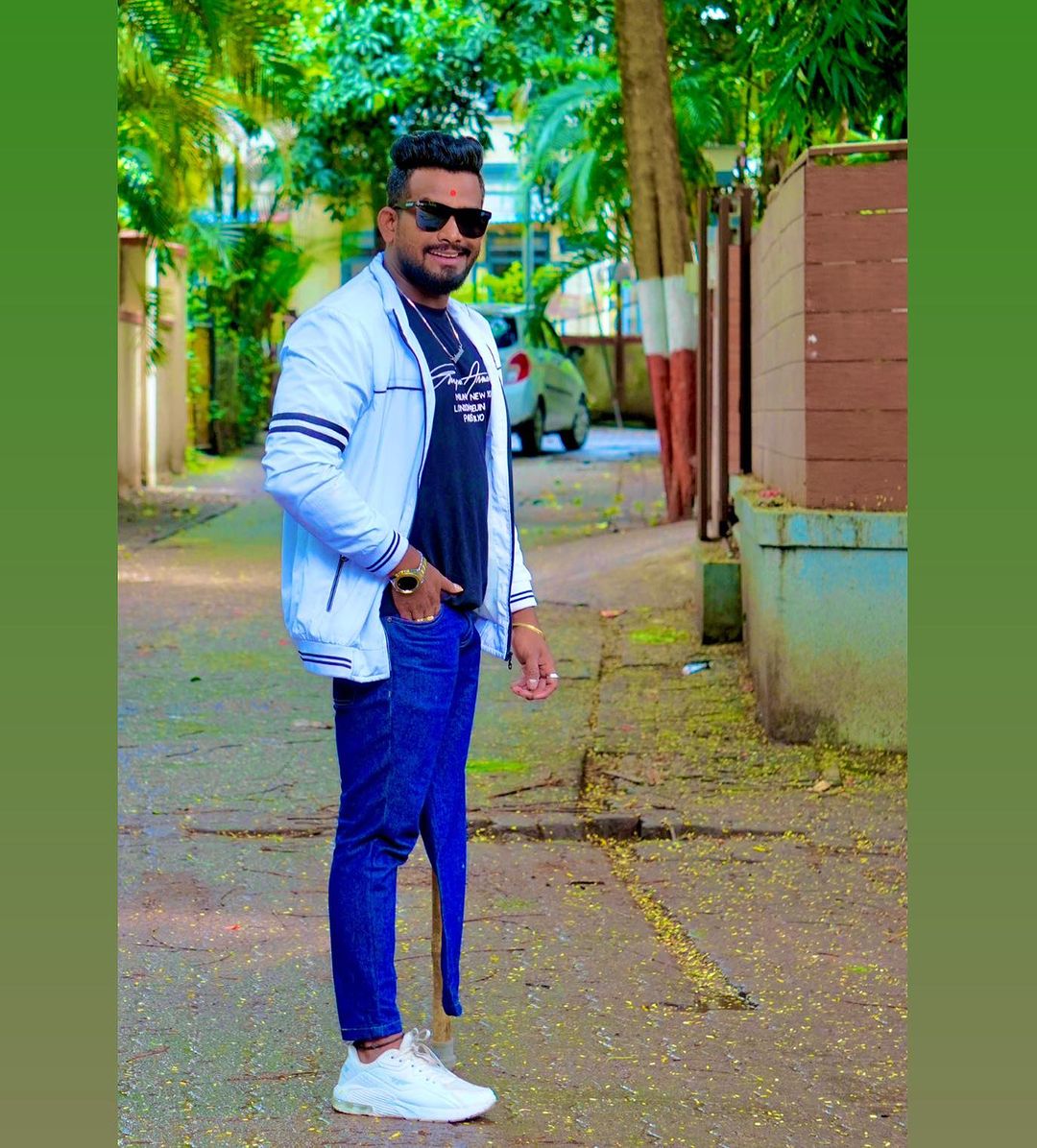 Jacket-https://i-media.vyaparify.com/vcards/products/9867/Jacket.jpg Image