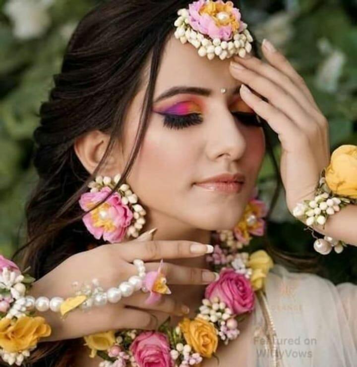 Flower Jewellery-https://i-media.vyaparify.com/vcards/products/9875/product-jpeg.jpg Image