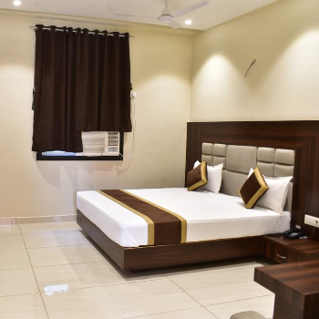 AC Room Near Gaya Railway Station | Hotel Kusum – Hotel Rooms Near Gaya Railway Station | Station Road, Gurudwara More, Gaya, Bihar