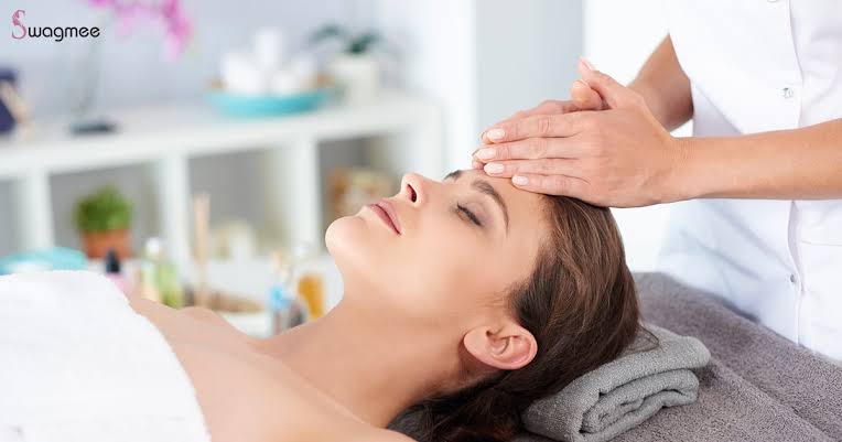 Head Massage | Blush & Glow Beauty Parlour & Spa | Patil Putra Building, Nimbaj Nagar Rd,Sun City, Anand Nagar, Wadgaon Budruk, Pune 411051