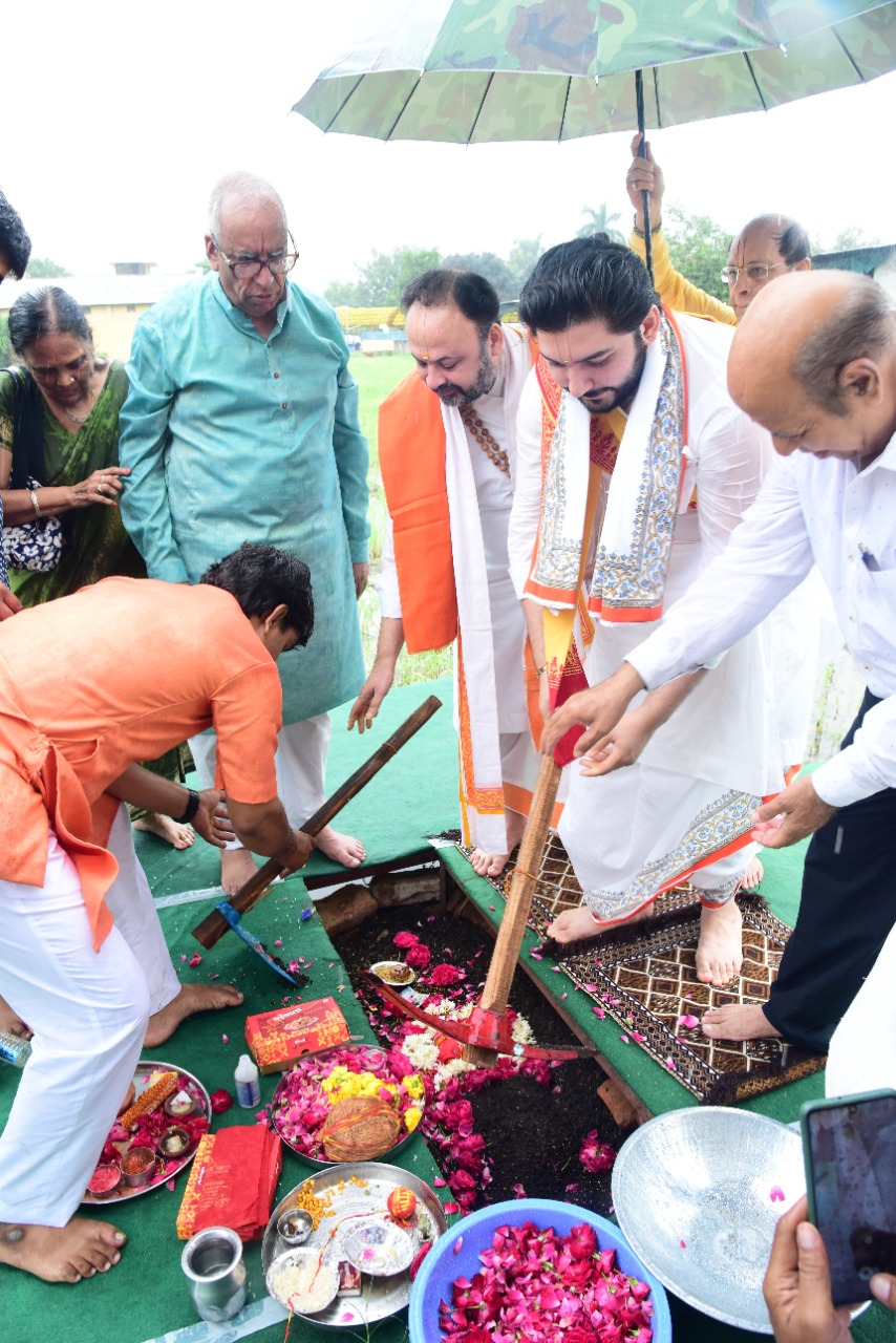 ग्रामीण समुदायों की मदद करना | Ahilyamata Guashala Indore | 81, Babu Lalchand Chajlani Rd, Lokmanya Nagar, Indore, Madhya Pradesh 452009, India