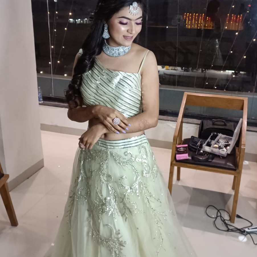 Party Makeup | Dlux Beauty Salon Academy | C 65  Rishi Nagar Main Road Ujjain