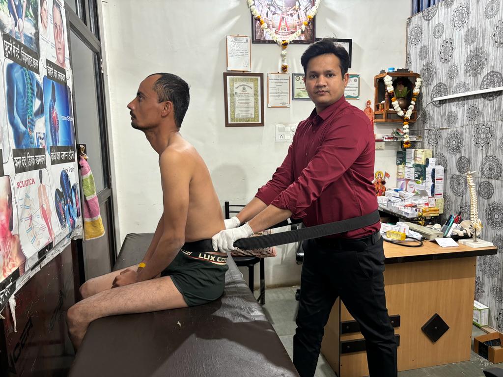 Osteopathic Therapy by Dr. Bharat Sharma | Dr. Bharat Sharma | कीर्ति स्तम्ब, सांई मन्दिर के पास, विक्टोरिया तालाब के सामने, रतलाम रोड़, सैलाना जि.रतलाम (म.प्र.)
