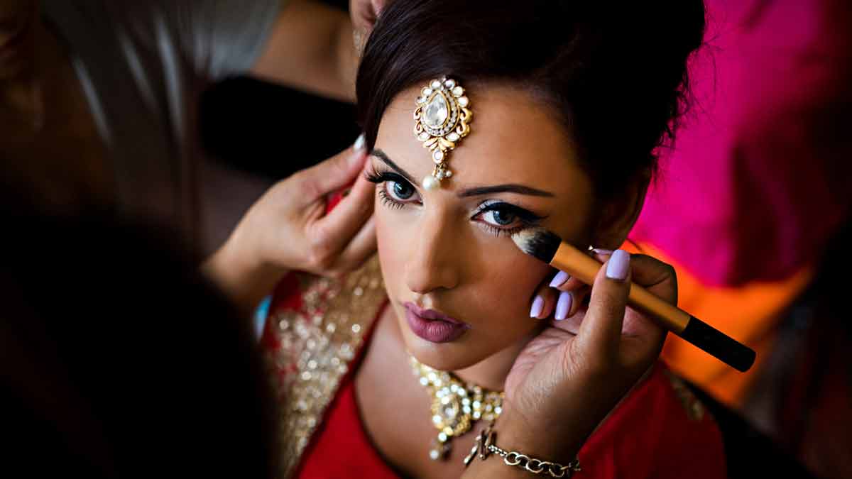 Makeup Services | The White Rose Spa & Family Salon | 16,17, Sapphire Twins, Nr. Mia By Tanishq, Opposite Malhar Mega Mall, Opposite C-21 Mall, Scheme No 54, Indore, Madhya Pradesh 452001, India